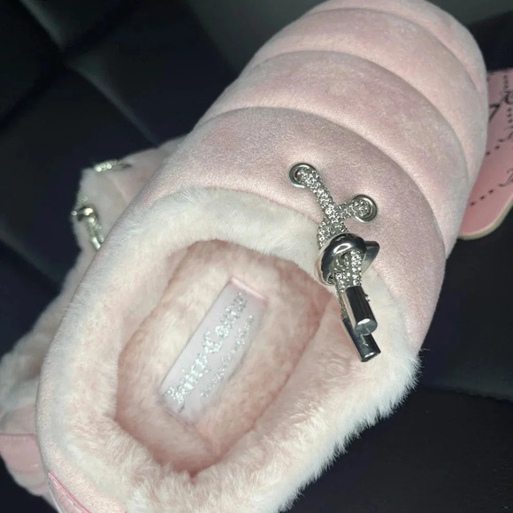 Juicy Couture Pink Puffer Slippers Plush Faux Fur Indoor Shoes Size 6.5/7.5 NWT - Picture 2 of 7